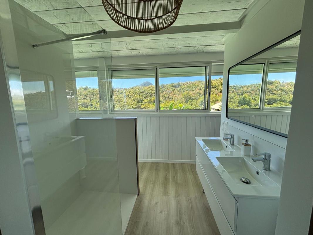 Location-5 suites-diamant-10 personnes-suite 1er étage en 160 salle de douche